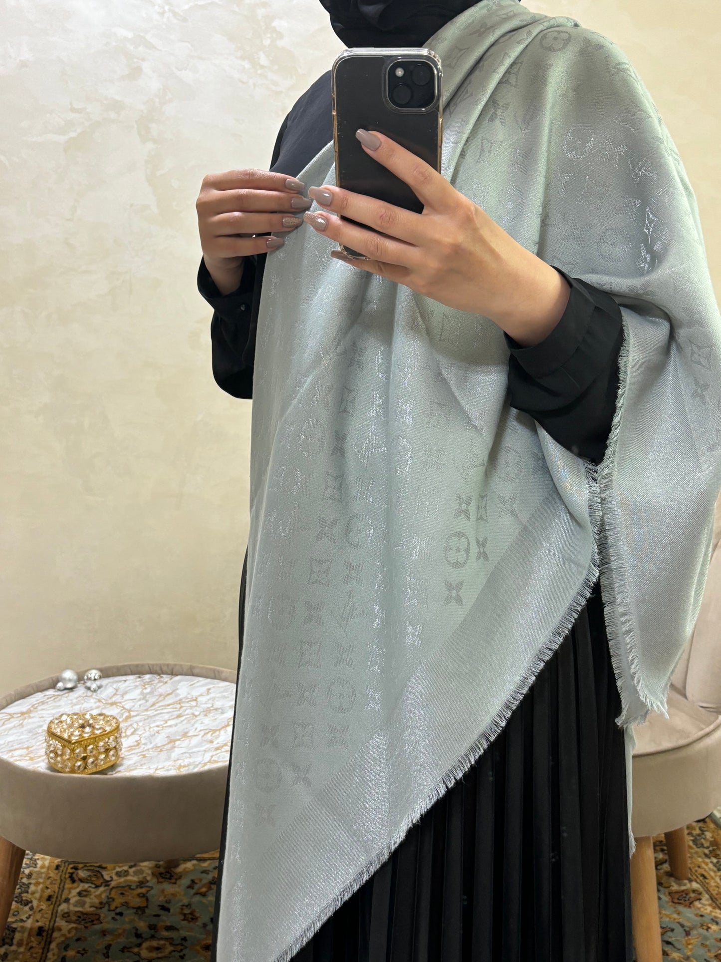 Écharpe L_V carrée pailletée