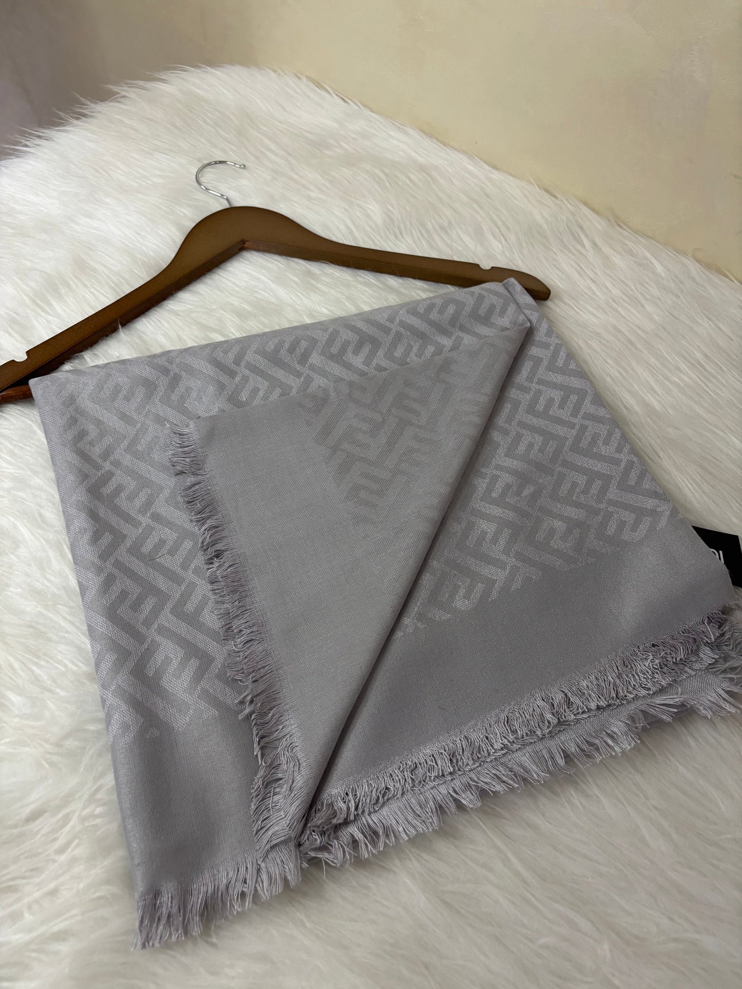 Écharpe Fendi carrée