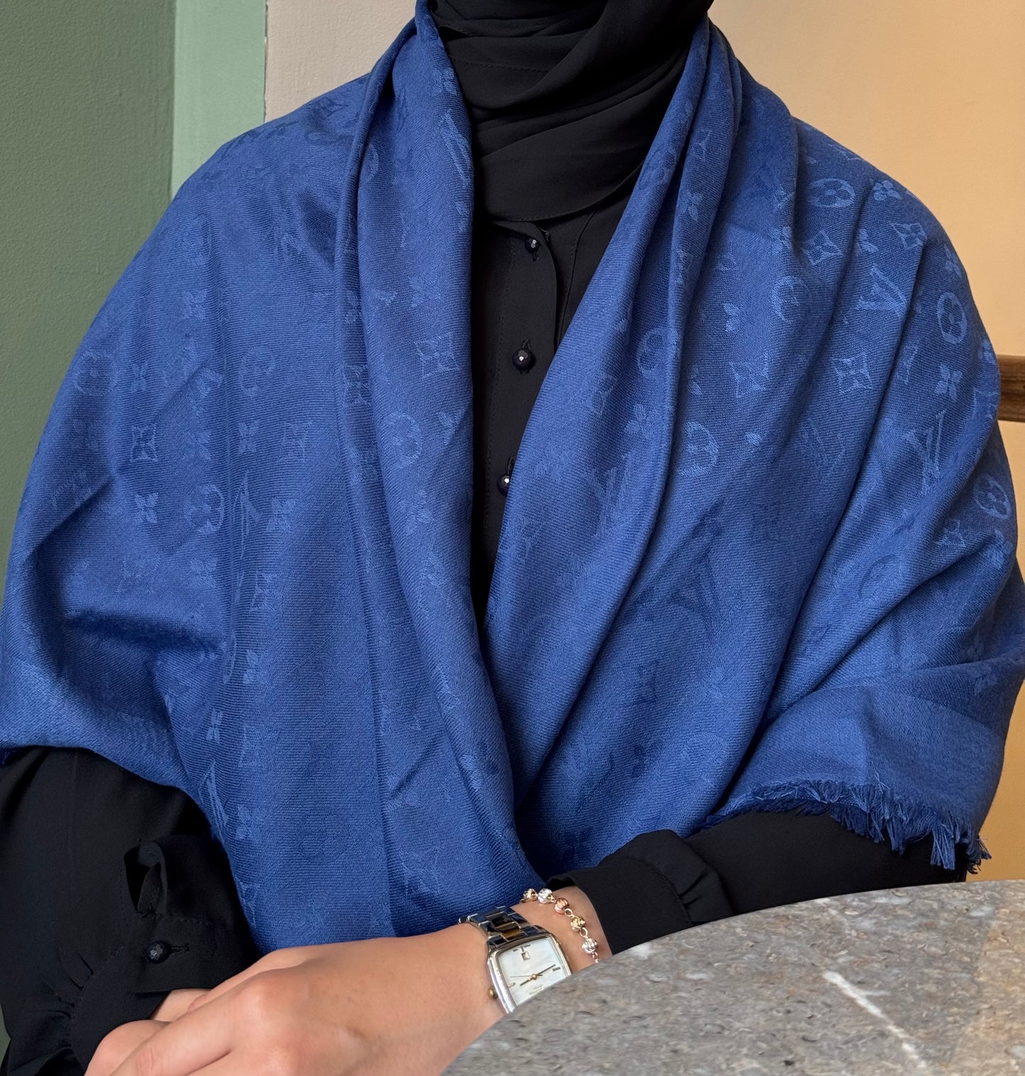 Écharpe L_V Carrée ton sur ton