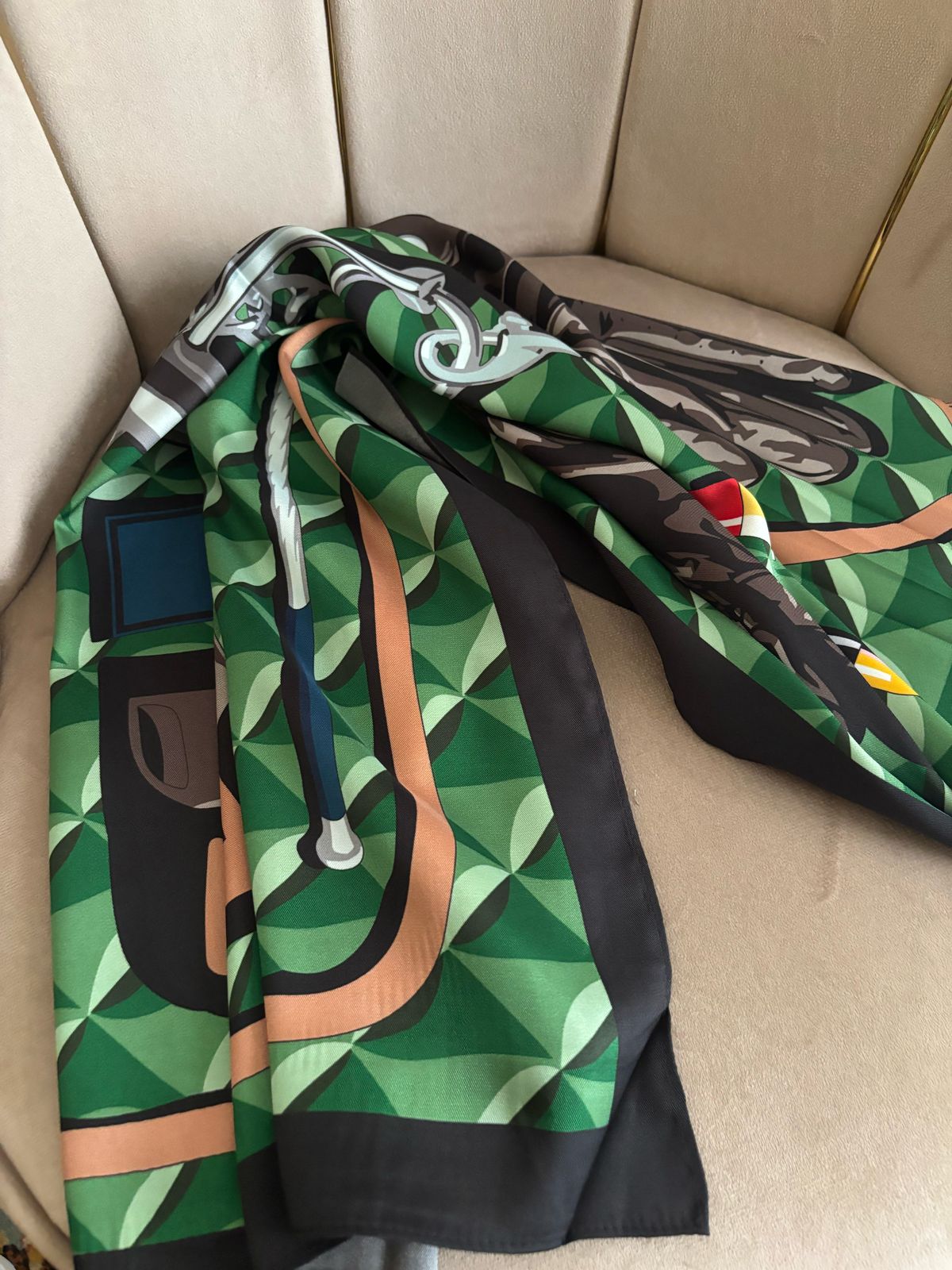 Foulard en soie satinée 032