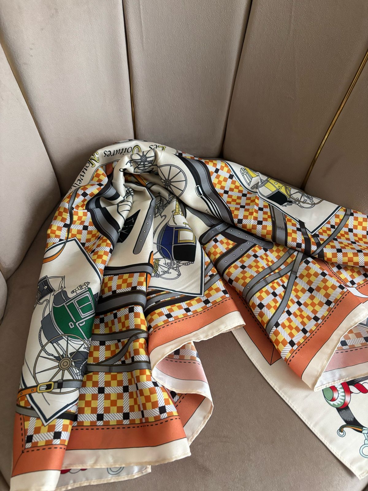 Foulard en soie satinée 020